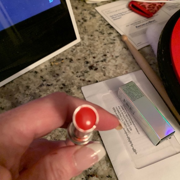 Lipstick - Picture 4 of 4